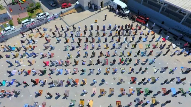 Filistinli şehitler için gıyabi cenaze namazı kılındı Filistinli şehitler için gıyabi cenaze namazı kılındı
