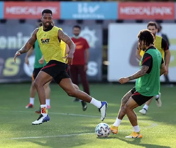 Galatasaray'a Onyekuru'dan kötü haber! Antrenmanı tamamlayamadı Galatasaray'a Onyekuru'dan kötü haber! Antrenmanı tamamlayamadı