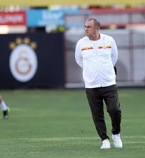 Galatasaray'a Onyekuru'dan kötü haber! Antrenmanı tamamlayamadı Galatasaray'a Onyekuru'dan kötü haber! Antrenmanı tamamlayamadı