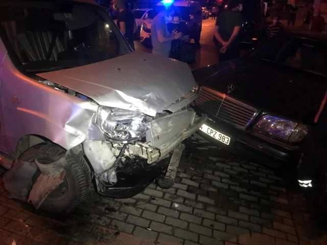 Son dakika haber: Güngören'de 4 aracın karıştığı kazada 2 kişi yaralandı