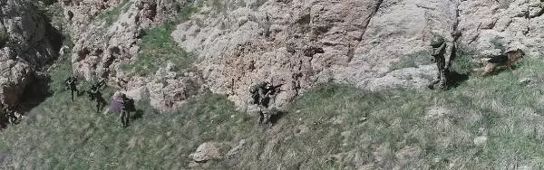 'Hudut kartalları', bayramda eller tetikte sınır nöbetinde 'Hudut kartalları', bayramda eller tetikte sınır nöbetinde
