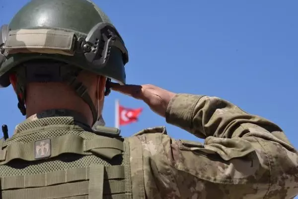 'Hudut kartalları', bayramda eller tetikte sınır nöbetinde 'Hudut kartalları', bayramda eller tetikte sınır nöbetinde