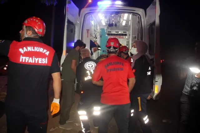 İki araç çarpıştı, 7 kişi yaralandı: Ekipler uçurumda fenerle yaralı aradı İki araç çarpıştı, 7 kişi yaralandı: Ekipler uçurumda fenerle yaralı aradı