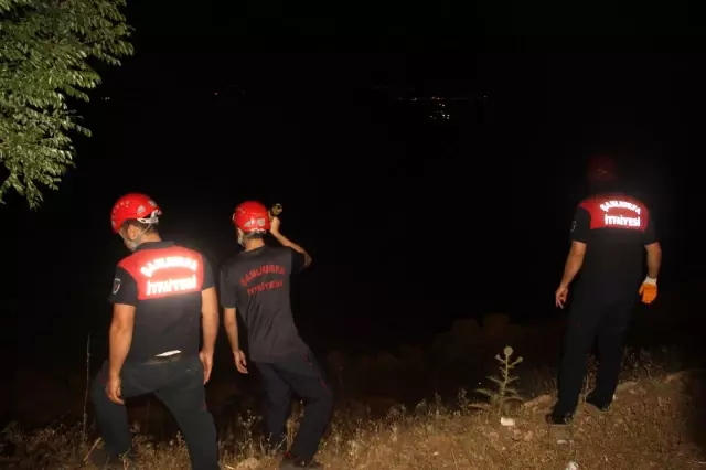 İki araç çarpıştı, 7 kişi yaralandı: Ekipler uçurumda fenerle yaralı aradı İki araç çarpıştı, 7 kişi yaralandı: Ekipler uçurumda fenerle yaralı aradı