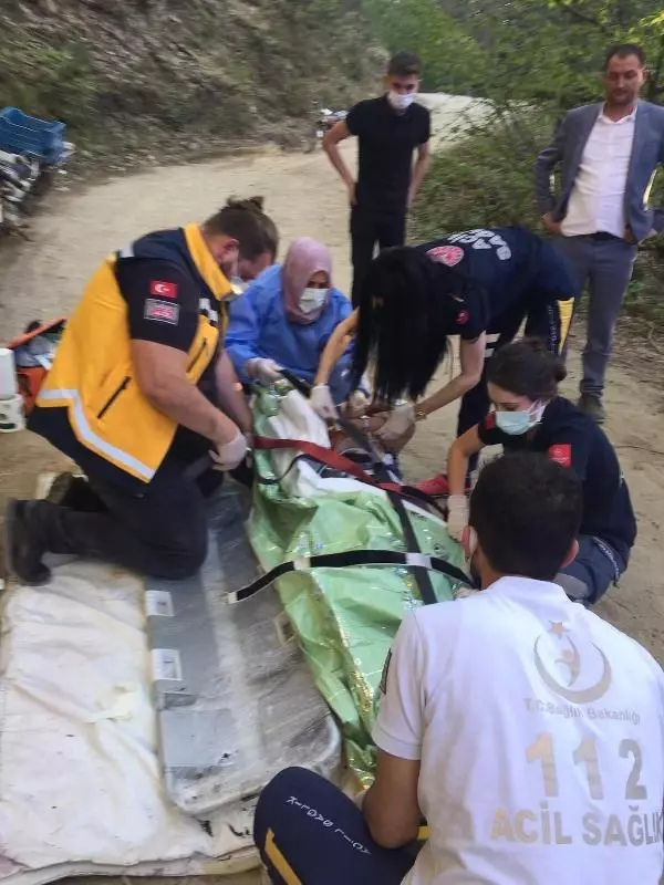 Kazdağları'nda freni boşalan hafif ticari araç şarampole yuvarlandı 1 ölü, 3 yaralı Kazdağları'nda freni boşalan hafif ticari araç şarampole yuvarlandı 1 ölü, 3 yaralı