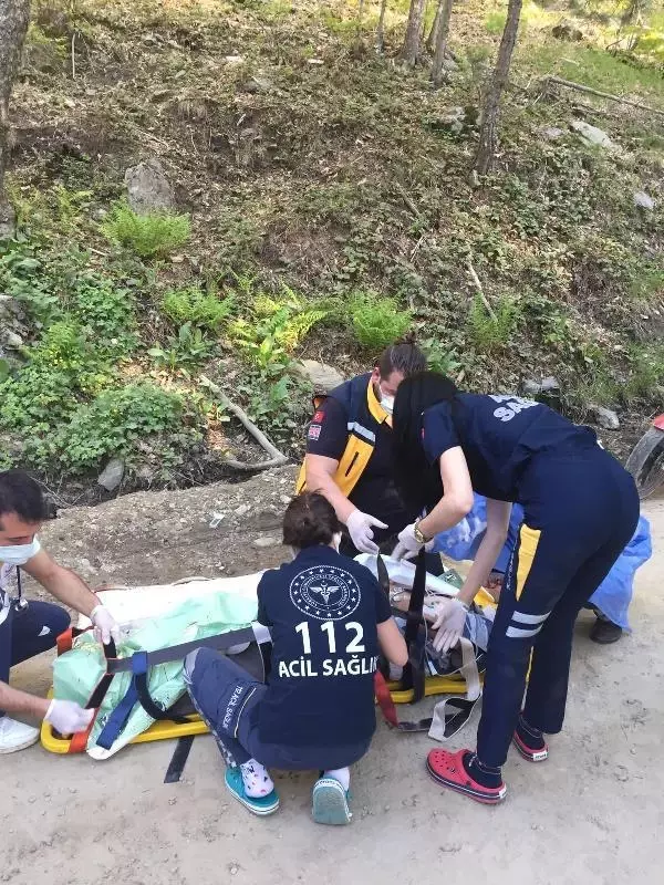 Kazdağları'nda freni boşalan hafif ticari araç şarampole yuvarlandı 1 ölü, 3 yaralı Kazdağları'nda freni boşalan hafif ticari araç şarampole yuvarlandı 1 ölü, 3 yaralı