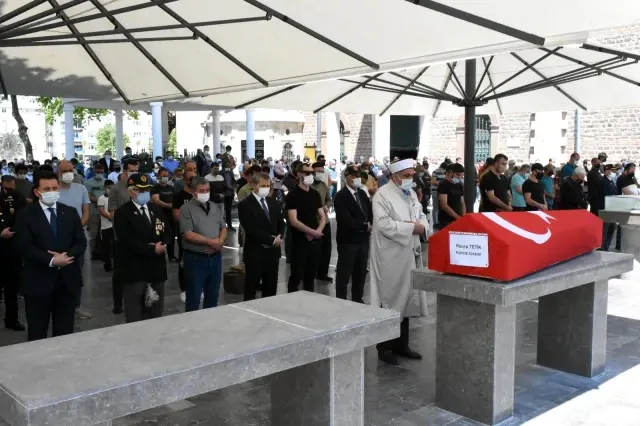 Kıbrıs Gazisi Recep Tetik son yolculuğuna uğurlandı Kıbrıs Gazisi Recep Tetik son yolculuğuna uğurlandı