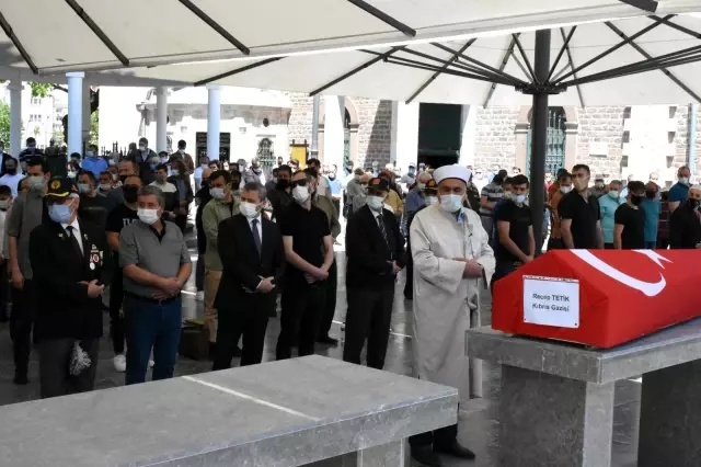 Kıbrıs Gazisi Recep Tetik son yolculuğuna uğurlandı Kıbrıs Gazisi Recep Tetik son yolculuğuna uğurlandı