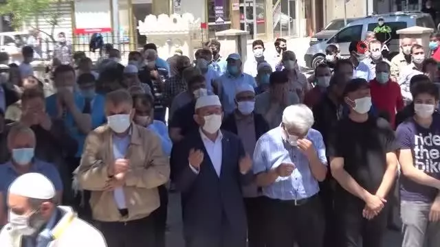Gazze ve Kudüs şehitleri için Şanlıurfa'da gıyabi cenaze namazı kılındı Gazze ve Kudüs şehitleri için Şanlıurfa'da gıyabi cenaze namazı kılındı