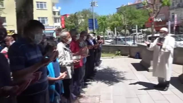 Gazze ve Kudüs şehitleri için Şanlıurfa'da gıyabi cenaze namazı kılındı Gazze ve Kudüs şehitleri için Şanlıurfa'da gıyabi cenaze namazı kılındı