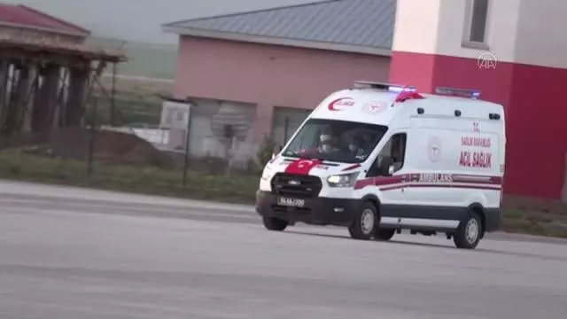 Son dakika haber... PKK'lı teröristlerin taciz ateşi sonucu şehit olan özel harekat polisinin naaşı memleketine uğurlandı Son dakika haber... PKK'lı teröristlerin taciz ateşi sonucu şehit olan özel harekat polisinin naaşı memleketine uğurlandı