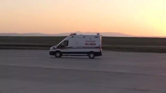 Son dakika haber... PKK'lı teröristlerin taciz ateşi sonucu şehit olan özel harekat polisinin naaşı memleketine uğurlandı Son dakika haber... PKK'lı teröristlerin taciz ateşi sonucu şehit olan özel harekat polisinin naaşı memleketine uğurlandı
