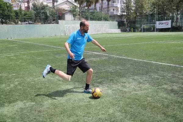 SPOR Protez bacaklı antrenör, Pro Lisans'ta dünyada ilk olmak istiyor SPOR Protez bacaklı antrenör, Pro Lisans'ta dünyada ilk olmak istiyor