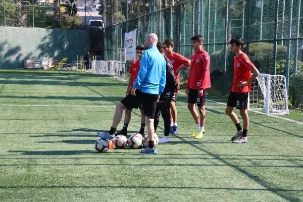 SPOR Protez bacaklı antrenör, Pro Lisans'ta dünyada ilk olmak istiyor SPOR Protez bacaklı antrenör, Pro Lisans'ta dünyada ilk olmak istiyor