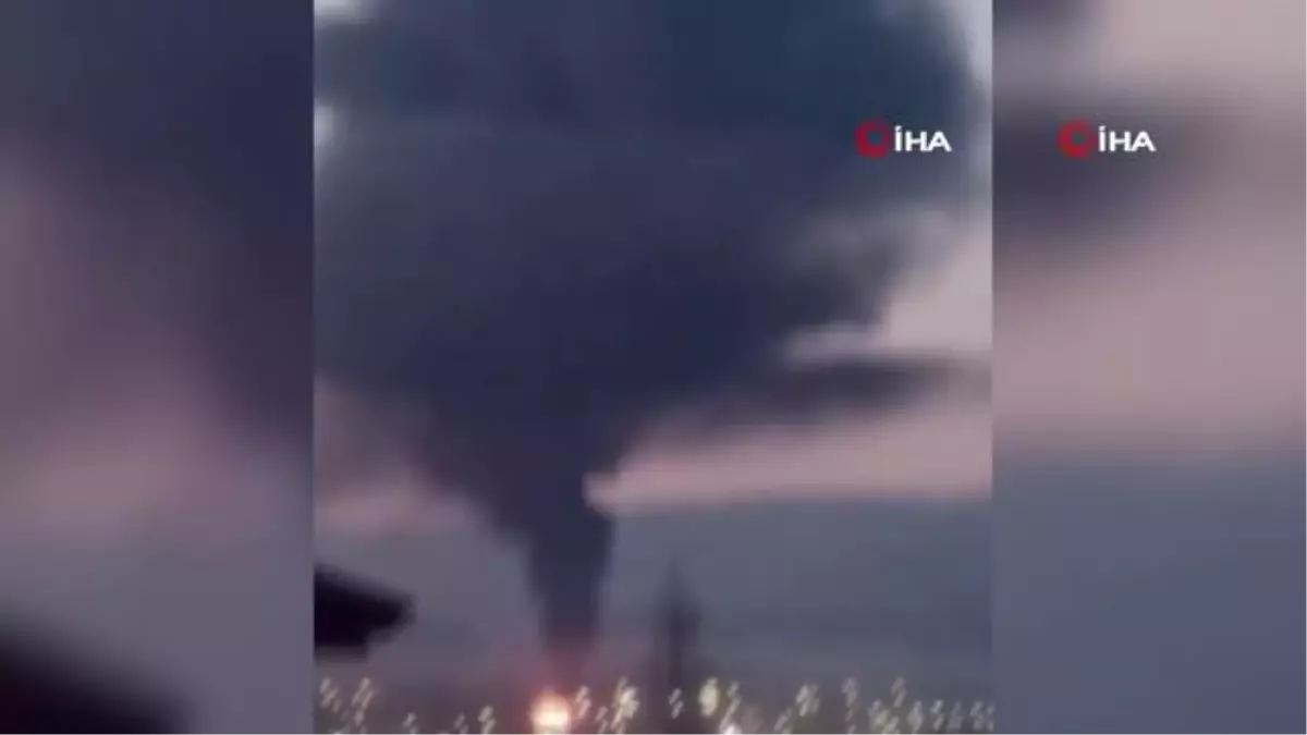 Sakarya'da korkutan yangın... Plastik borular yandı, dumanı gökyüzünü kapladı