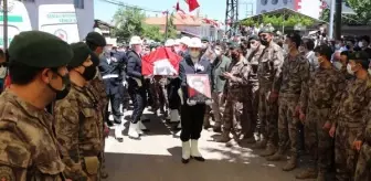 Uçak: Son dakika haber... Şehit özel harekat polisi Veli Kabalay son yolculuğuna uğurlandı (2) Uçak: Son dakika haber... Şehit özel harekat polisi Veli Kabalay son yolculuğuna uğurlandı (2)