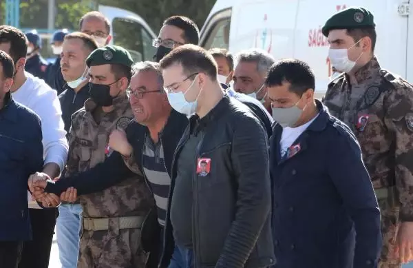 Şehit polisin cenazesi Denizli'ye getirildi Şehit polisin cenazesi Denizli'ye getirildi