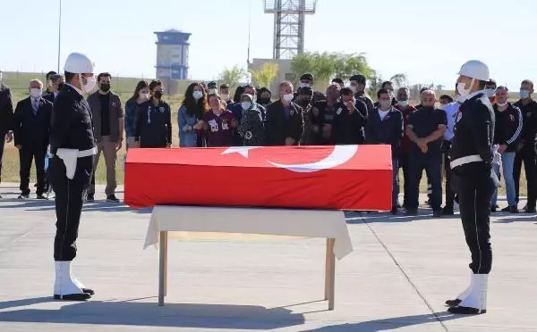 Şehit polisin cenazesi Denizli'ye getirildi Şehit polisin cenazesi Denizli'ye getirildi