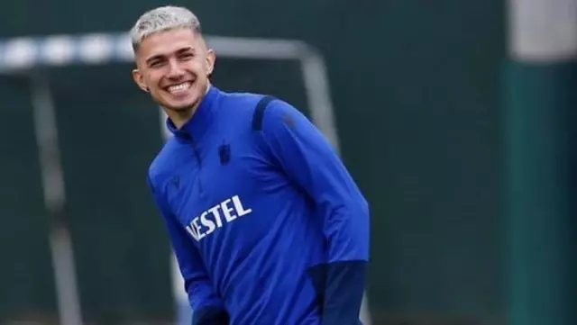 Şenol Güneş'e gönderme yapan Trabzonsporlu Berat, paylaşımını jet hızıyla kaldırdı Şenol Güneş'e gönderme yapan Trabzonsporlu Berat, paylaşımını jet hızıyla kaldırdı