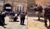 Son dakika! İsrail, Mescid-i Aksa'da Cuma namazı kılanlara saldırdı Son dakika! İsrail, Mescid-i Aksa'da Cuma namazı kılanlara saldırdı