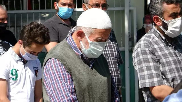 Su kuyusunda hayatını kaybeden 3 kişi toprağa verildi Su kuyusunda hayatını kaybeden 3 kişi toprağa verildi