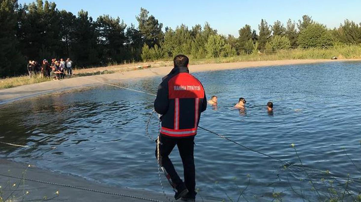 Torunlarını kurtarmak isteyen dede, gölet dibindeki balçığa saplanarak boğuldu