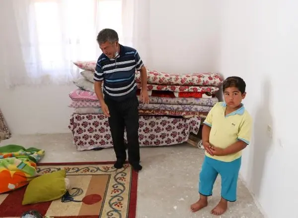 TORUNUYLA YAŞAM MÜCADELESİ VERİYOR TORUNUYLA YAŞAM MÜCADELESİ VERİYOR
