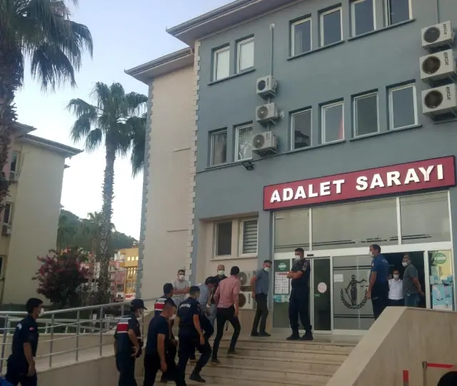 Trafik kazası sonrası çıkan yaralamalı kavgaya 2 tutuklama Trafik kazası sonrası çıkan yaralamalı kavgaya 2 tutuklama