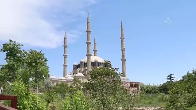 Trakya'da vatandaşlar cuma namazını ikametlerine en yakın camilerde kıldı Trakya'da vatandaşlar cuma namazını ikametlerine en yakın camilerde kıldı