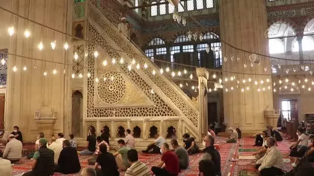 Trakya'da vatandaşlar cuma namazını ikametlerine en yakın camilerde kıldı Trakya'da vatandaşlar cuma namazını ikametlerine en yakın camilerde kıldı