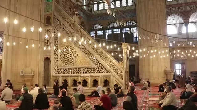 Trakya'da vatandaşlar cuma namazını ikametlerine en yakın camilerde kıldı Trakya'da vatandaşlar cuma namazını ikametlerine en yakın camilerde kıldı