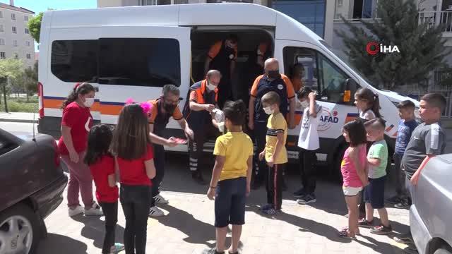 afad ekiplerinden ilginc bayram kutlamasi onc 2 14133576 o