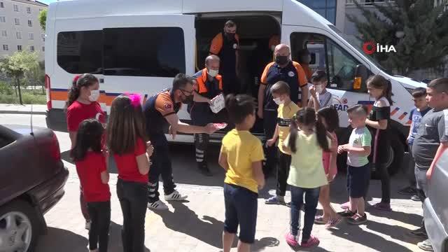 afad ekiplerinden ilginc bayram kutlamasi onc 3 14133576 o