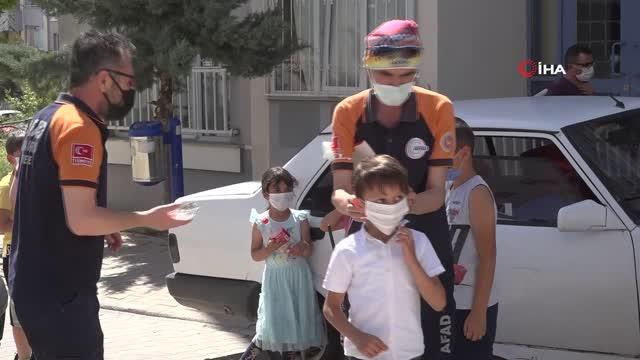 afad ekiplerinden ilginc bayram kutlamasi onc 4 14133576 o