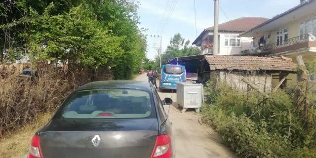 Ailesini rehin alan kişi, babasını öldürdü! 3'ü jandarma 6 kişiyi de yaraladı Ailesini rehin alan kişi, babasını öldürdü! 3'ü jandarma 6 kişiyi de yaraladı