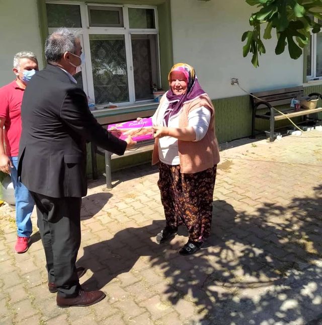 ak parti sehit aileleri ile bayramlasti 2 14133158 o