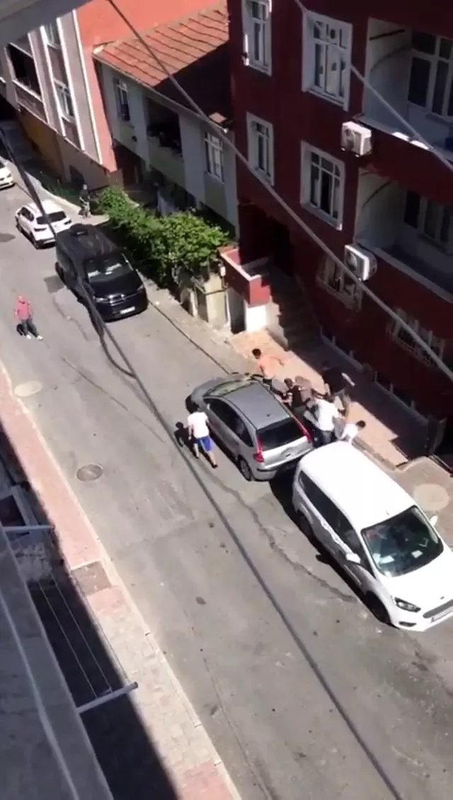 Alkollü olduğu ileri sürülen genci darp edip, kovaladılar Alkollü olduğu ileri sürülen genci darp edip, kovaladılar