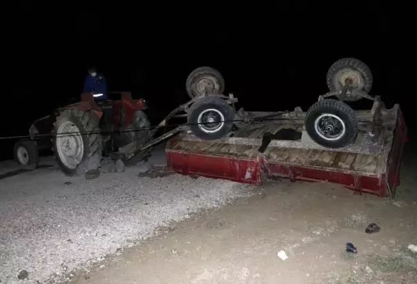 ANKARA'DA PİKNİK DÖNÜŞÜ TRAKTÖR FACİASI: 4 ÖLÜ, 18 YARALI ANKARA'DA PİKNİK DÖNÜŞÜ TRAKTÖR FACİASI: 4 ÖLÜ, 18 YARALI