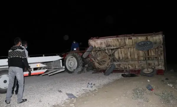 ANKARA'DA PİKNİK DÖNÜŞÜ TRAKTÖR FACİASI: 4 ÖLÜ, 18 YARALI ANKARA'DA PİKNİK DÖNÜŞÜ TRAKTÖR FACİASI: 4 ÖLÜ, 18 YARALI