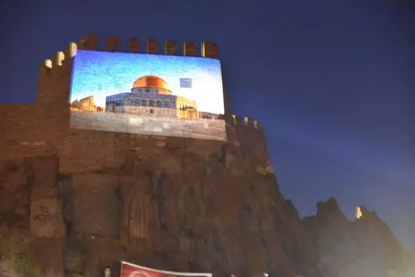 AK Parti Altındağ İlçe Başkanlığınca, Ankara Kalesi'ne Filistin Bayrağı görseli yansıtıldı AK Parti Altındağ İlçe Başkanlığınca, Ankara Kalesi'ne Filistin Bayrağı görseli yansıtıldı