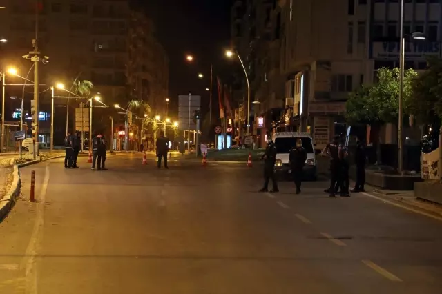 Antalya'da şampiyonluk sevinci kısıtlama dinlemedi Antalya'da şampiyonluk sevinci kısıtlama dinlemedi