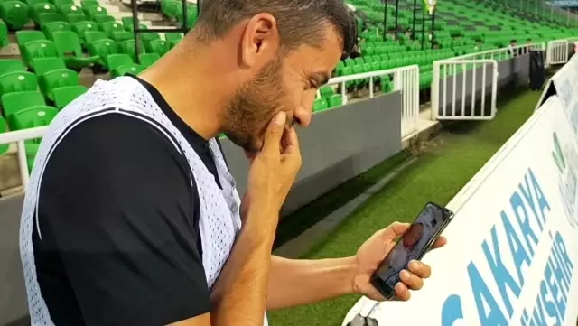 Antrenman sırasında baba olduğunu öğrendi, gözyaşlarına hakim olamadı Antrenman sırasında baba olduğunu öğrendi, gözyaşlarına hakim olamadı