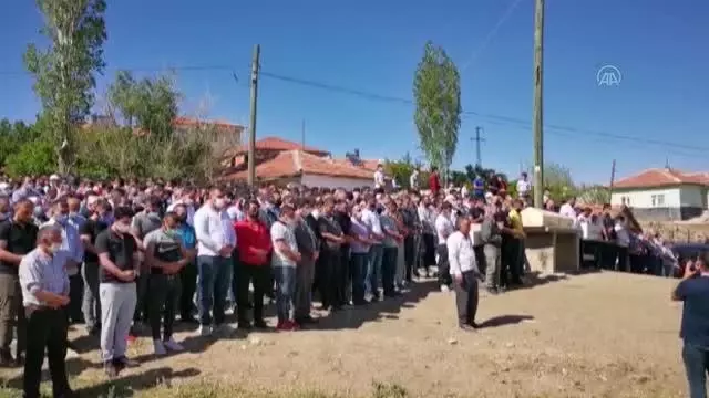 Başkentte traktörün devrilmesi sonucu hayatını kaybeden 4 kişi son yolculuğuna uğurlandı