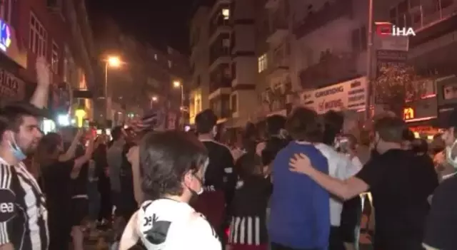 Beşiktaş Çarşı'da, taraftarlar sokağa indi! Beşiktaş Çarşı'da, taraftarlar sokağa indi!