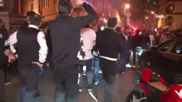 Beşiktaş Çarşı'da, taraftarlar sokağa indi! Beşiktaş Çarşı'da, taraftarlar sokağa indi!