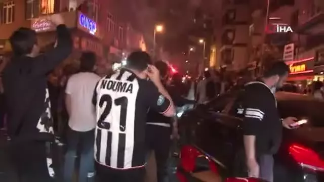 Beşiktaş Çarşı'da, taraftarlar sokağa indi! Beşiktaş Çarşı'da, taraftarlar sokağa indi!
