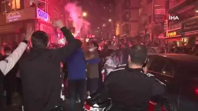 Beşiktaş Çarşı'da, taraftarlar sokağa indi! Beşiktaş Çarşı'da, taraftarlar sokağa indi!