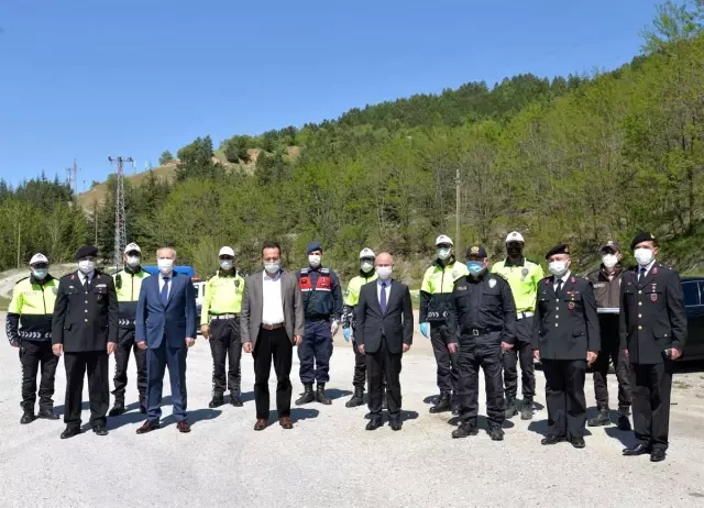 Vali Şentürk, SakaryaBilecik karayolundaki uygulama noktalarına ziyaret Vali Şentürk, SakaryaBilecik karayolundaki uygulama noktalarına ziyaret