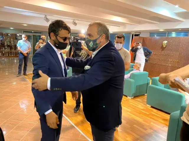 Bursaspor'da başkan adayları listelerini teslim etti