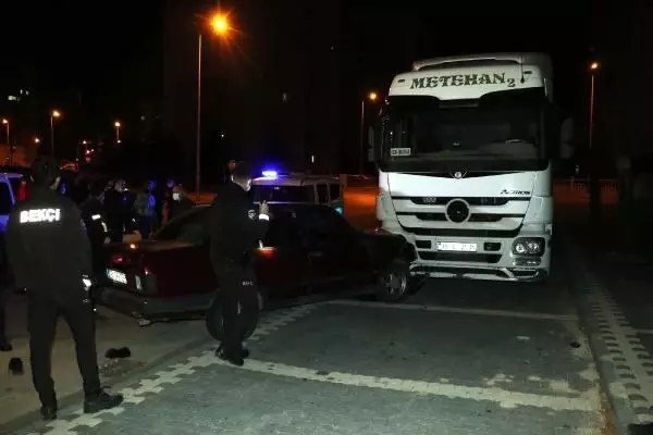 Son dakika: Çaldığı otomobille kaza yapınca yakalandı Son dakika: Çaldığı otomobille kaza yapınca yakalandı